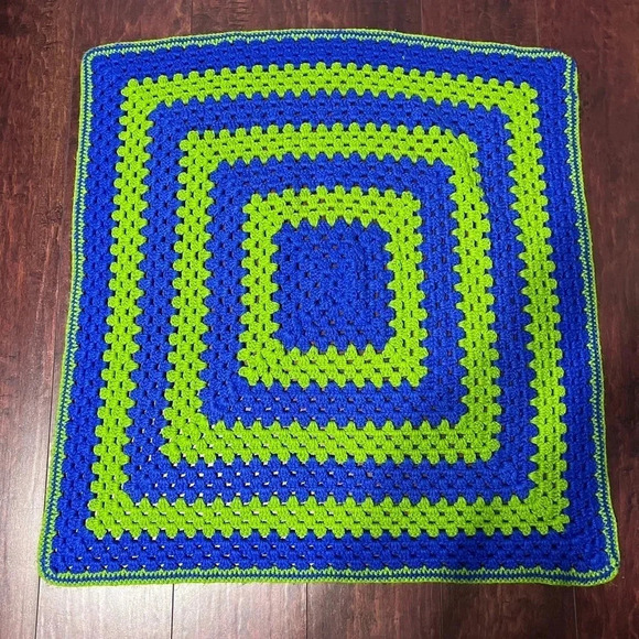 Afghan Blanket Throw Granny Square Crochet Wool Multi-Color 34 X 33 EUC Gorgeous - Picture 3 of 5